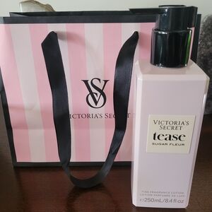 Victoria's Secret Tease Sugar Fleur Lotion - Pink